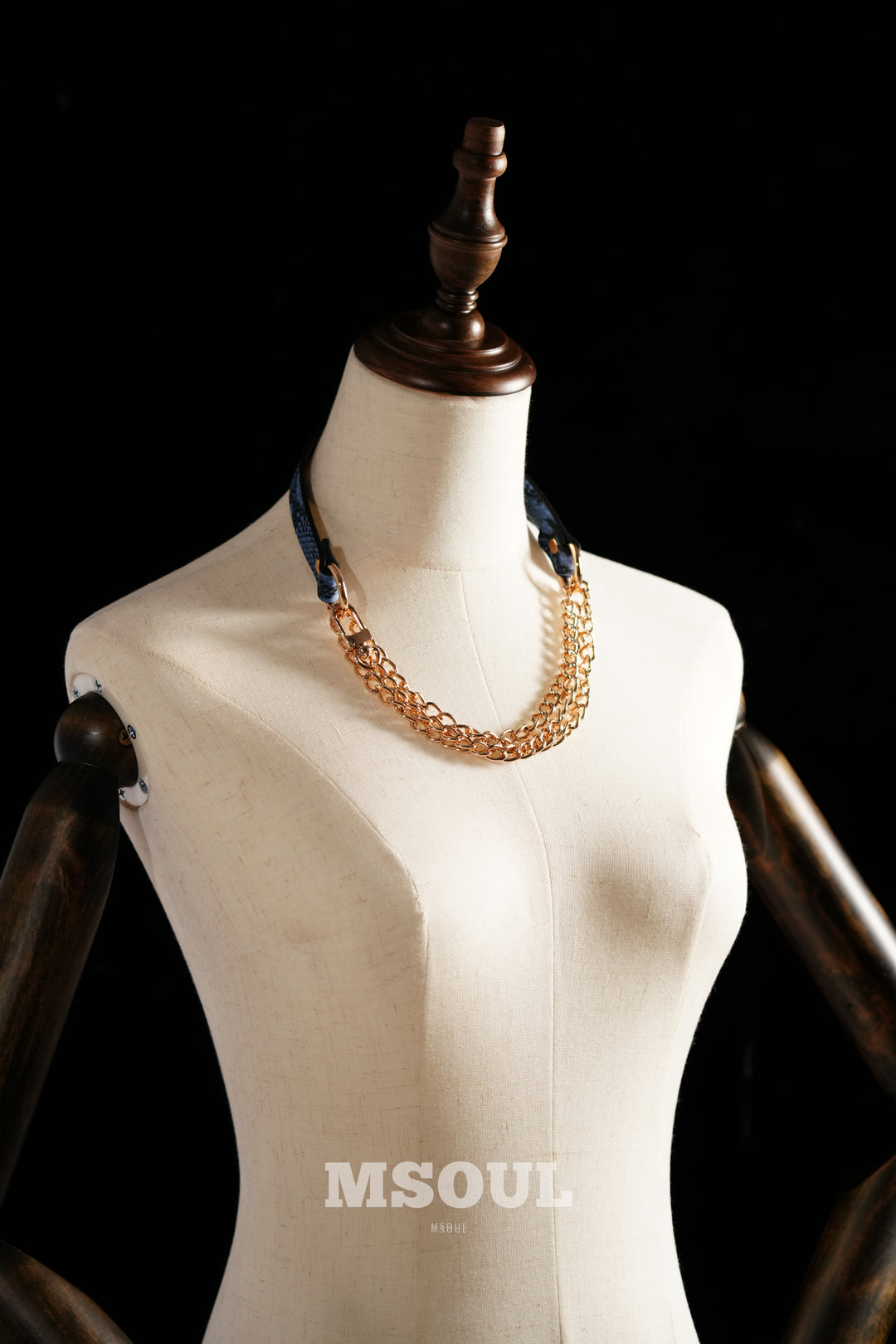 Elegant Chain Choker