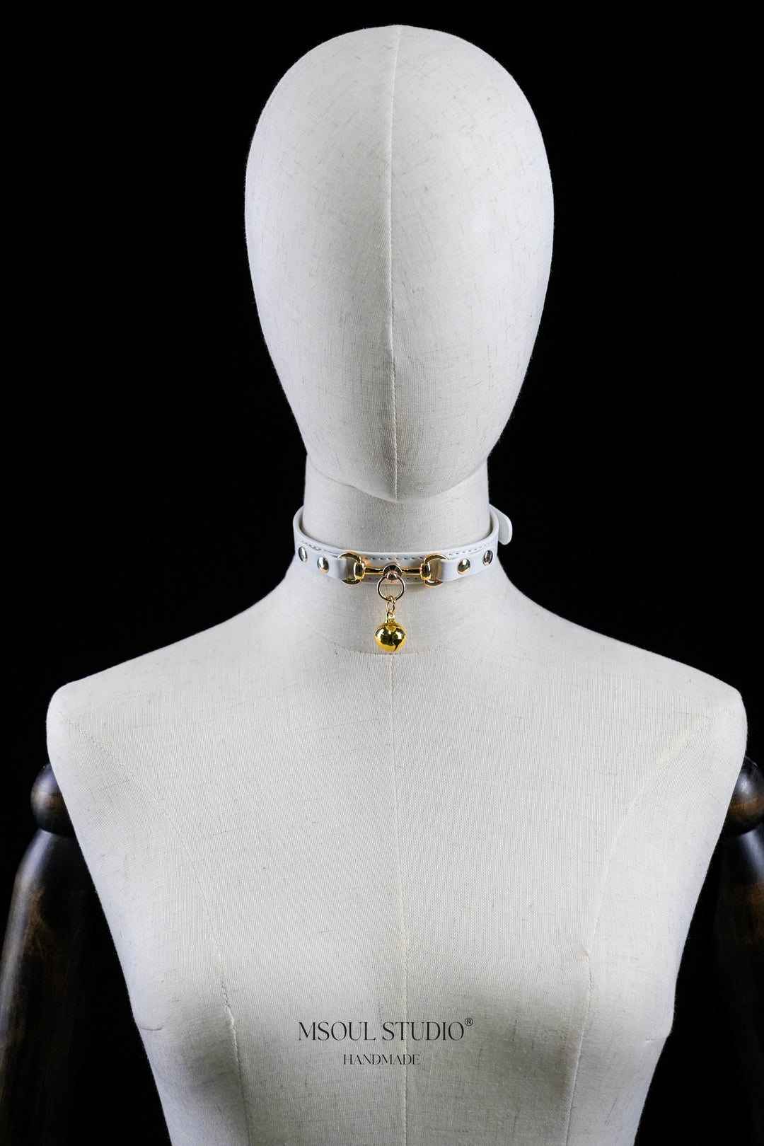 Day Choker with Bell Kitten Gold Chain