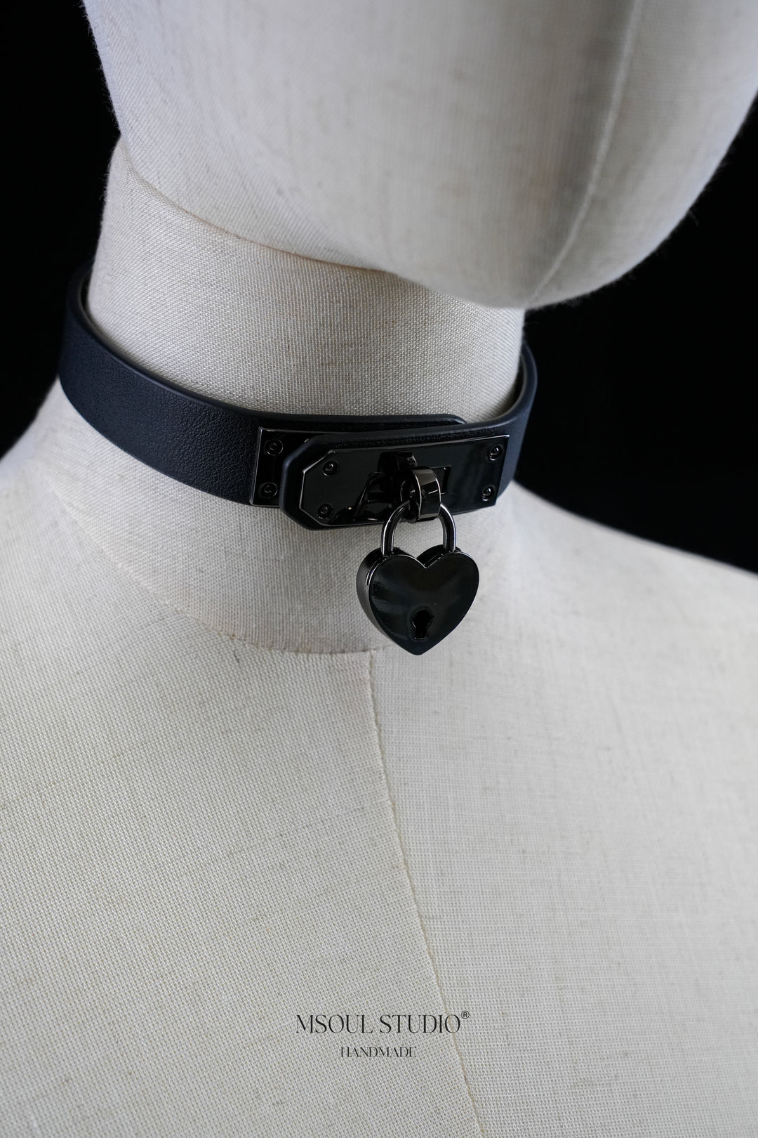 Heart Lock Leather choker