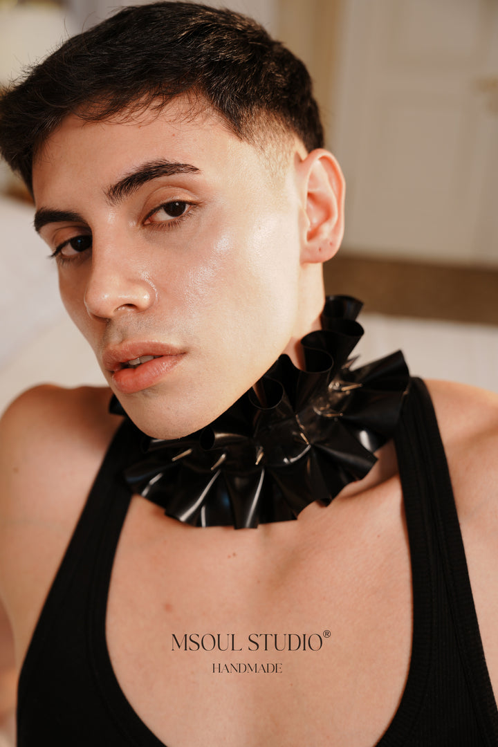 Ruffle Noir Collar