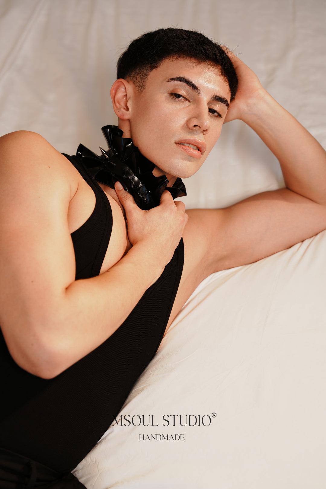 Ruffle Noir Collar