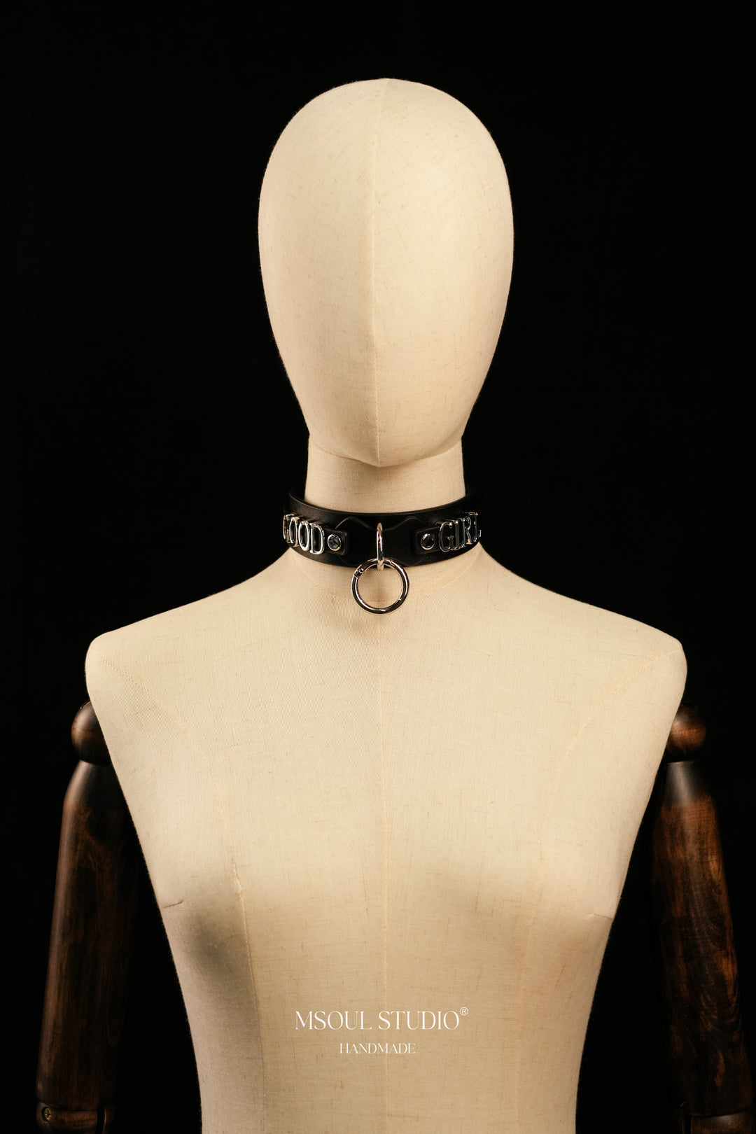 The Accolade Collar