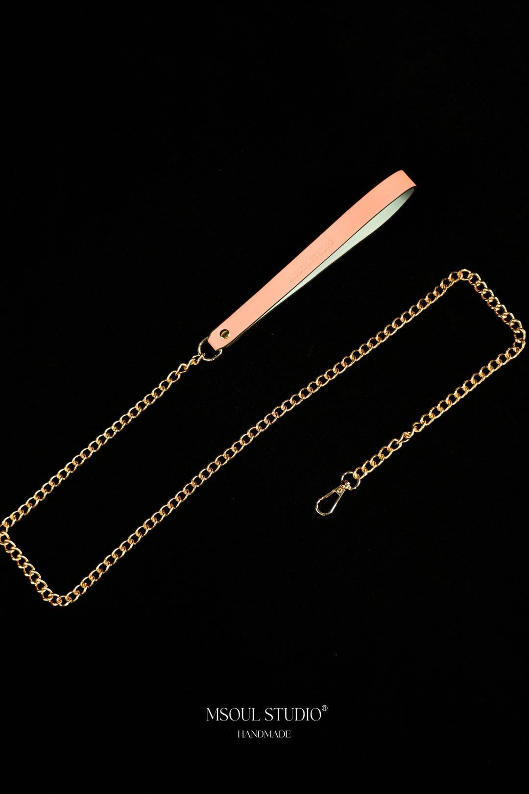 Full length of the leash with gold-tone curb chain ending in a metal clasp