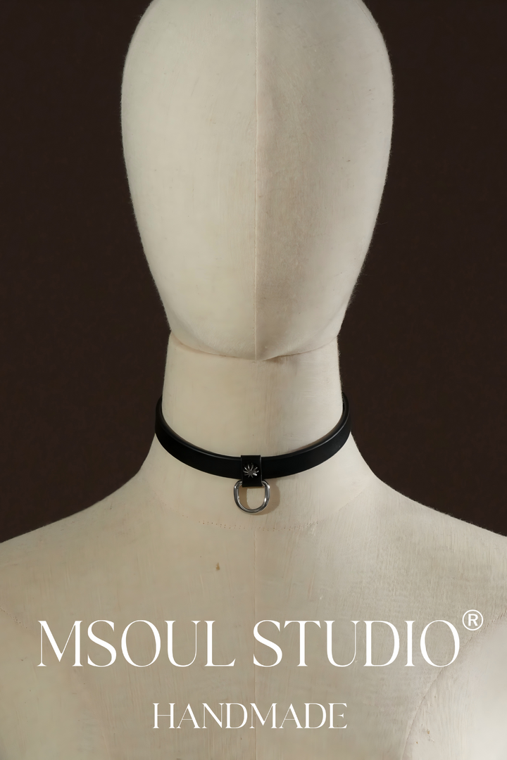 Simple Dainty with D ring Choker