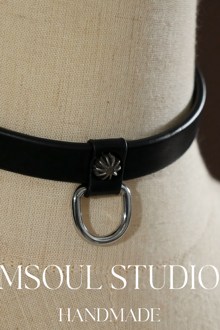 Simple Dainty with D ring Choker