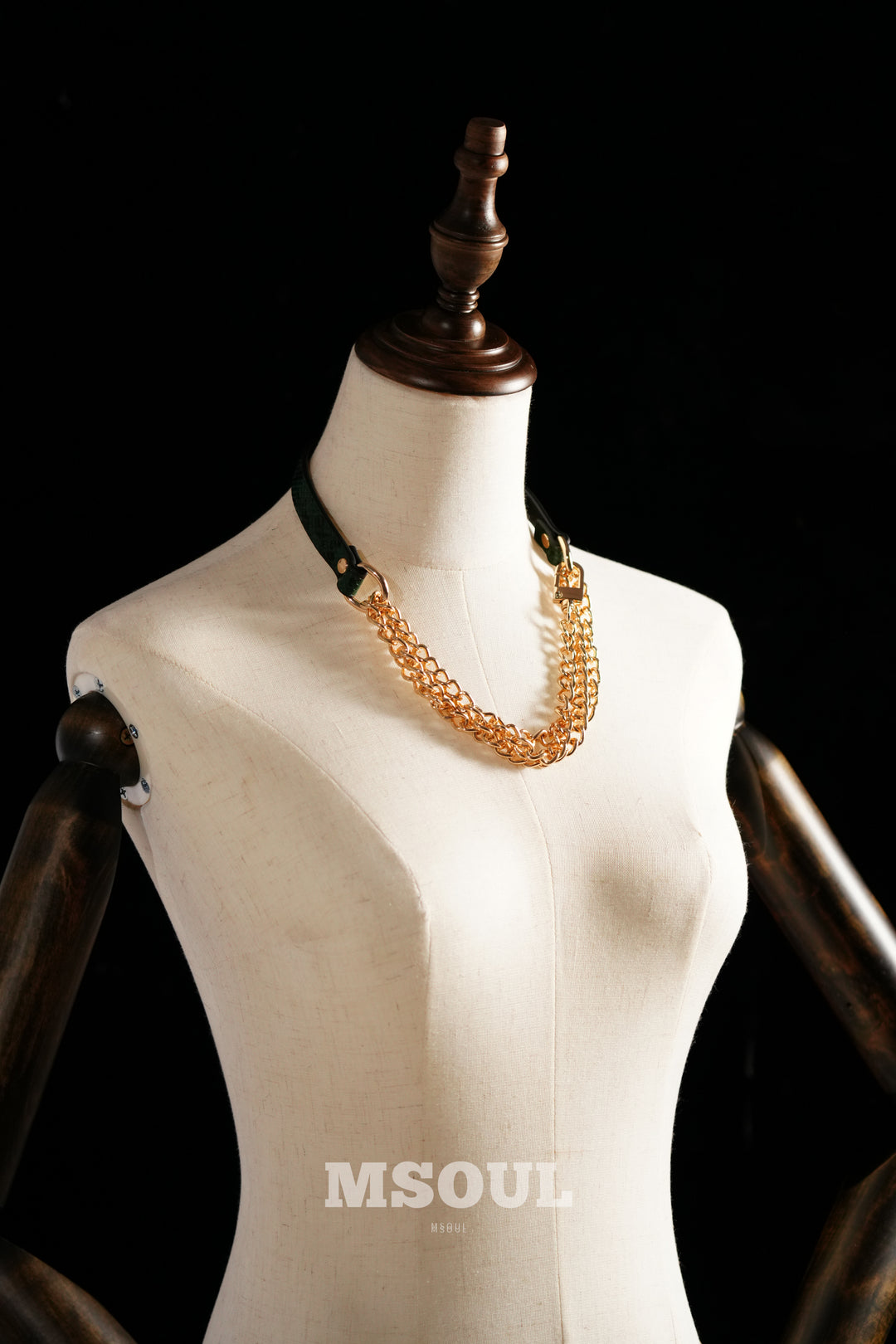 Elegant Chain Choker